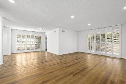 1040 S Orange Grove