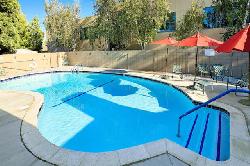 1040 S Orange Grove