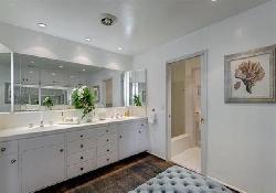 Trianon, The