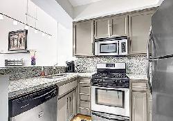 1825 Selby