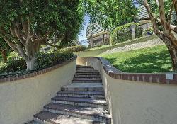885 S Orange Grove