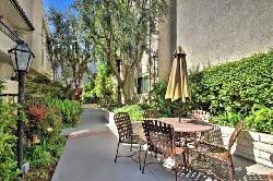 Encino Plaza South