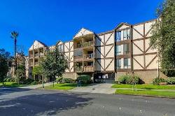 Allen Avenue Square N