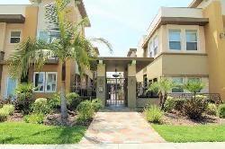 Los Robles Village