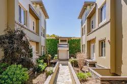 Los Robles Village