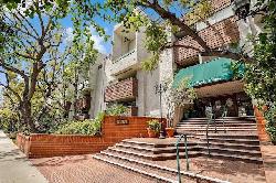 Los Robles Plaza