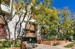 Los Robles Plaza