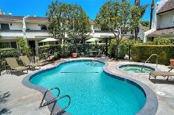Sherman Oaks Courtyard