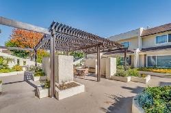 Sherman Oaks Courtyard