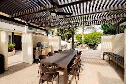 Sherman Oaks Courtyard