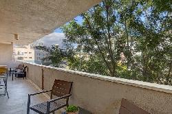 1561 Manning