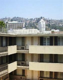 1200 N Flores