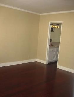 1200 N Flores