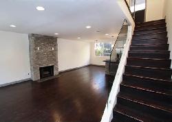 960 N San Vicente
