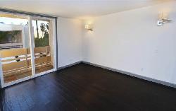 960 N San Vicente