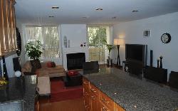 960 N San Vicente