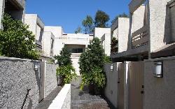 960 N San Vicente