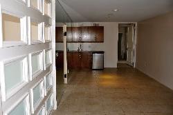 450 S Maple Dr