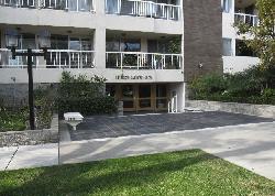 441 N Oakhurst