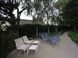 441 N Oakhurst