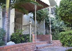 625 N Flores