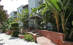 625 N Flores