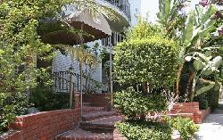 625 N Flores