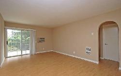 625 N Flores