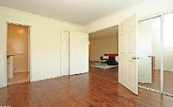 625 N Flores