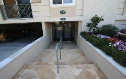 West Knoll Plaza